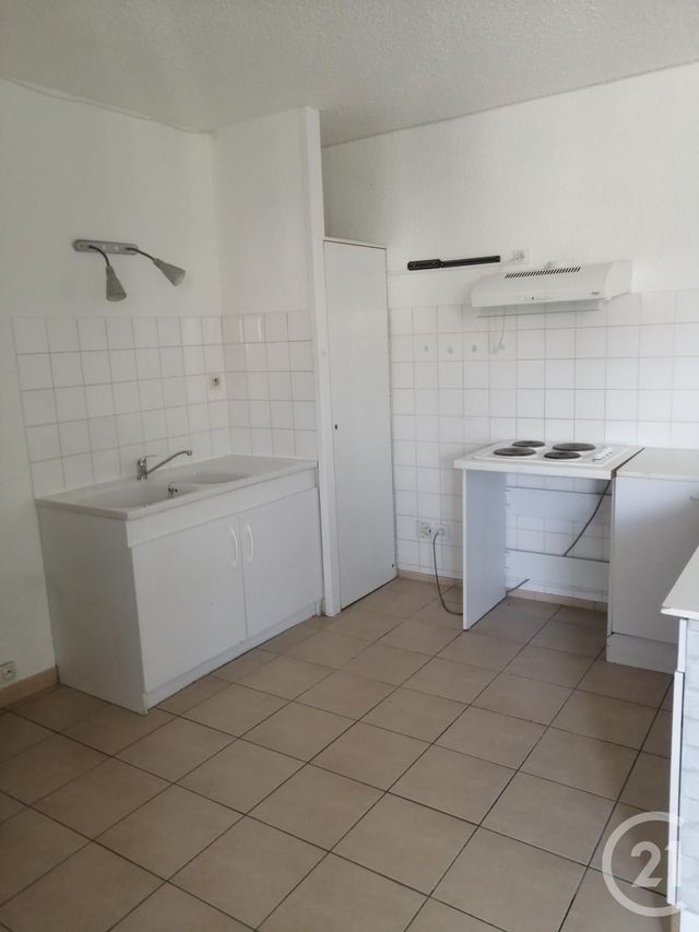 Appartement à louer - 2 pièces - 30.0 m2 - PAMIERS - 09 - MIDI-PYRENEES - Century 21 S.D.I. Appartement à louer - 2 pièces - 30.0 m2 - PAMIERS - 09 - MIDI-PYRENEES - Century 21 S.D.I.