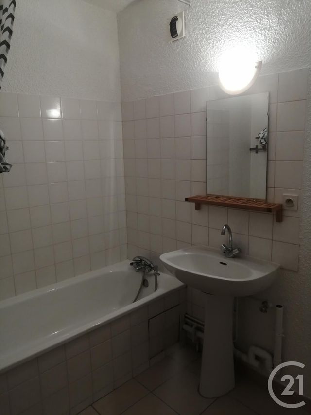 Appartement à louer - 2 pièces - 30.0 m2 - PAMIERS - 09 - MIDI-PYRENEES - Century 21 S.D.I. Appartement à louer - 2 pièces - 30.0 m2 - PAMIERS - 09 - MIDI-PYRENEES - Century 21 S.D.I.