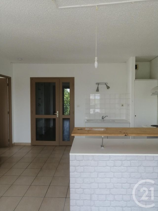 Appartement à louer - 2 pièces - 30.0 m2 - PAMIERS - 09 - MIDI-PYRENEES - Century 21 S.D.I. Appartement à louer - 2 pièces - 30.0 m2 - PAMIERS - 09 - MIDI-PYRENEES - Century 21 S.D.I.