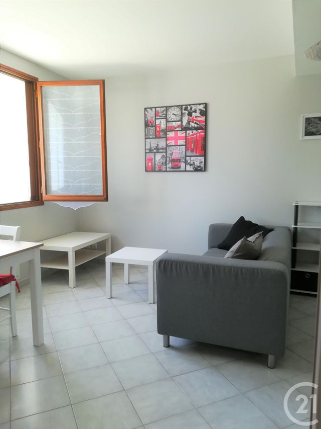 Appartement F1 à louer - 1 pièce - 25.0 m2 - PAMIERS - 09 - MIDI-PYRENEES - Century 21 S.D.I. Appartement F1 à louer - 1 pièce - 25.0 m2 - PAMIERS - 09 - MIDI-PYRENEES - Century 21 S.D.I.