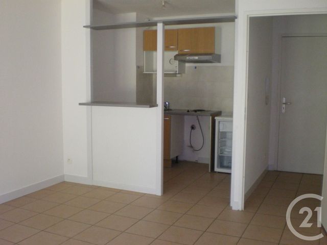 Afficher la photo en grand Appartement F2 à louer - 2 pièces - 38.0 m2 - SAVERDUN - 09 - MIDI-PYRENEES - Century 21 S.D.I.